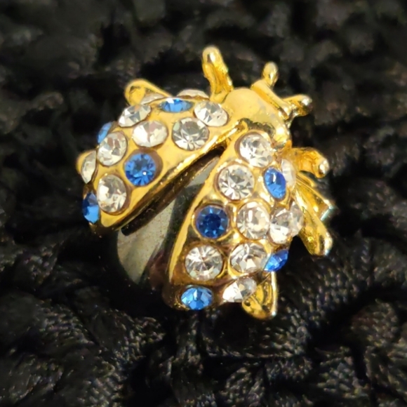 Vintage 80s bug brooch in EUC - Picture 7 of 7